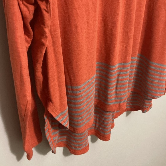 CAbi Hangout Tee, size medium, Orange and Gray Long Sleeve V-neck - Picture 9 of 12